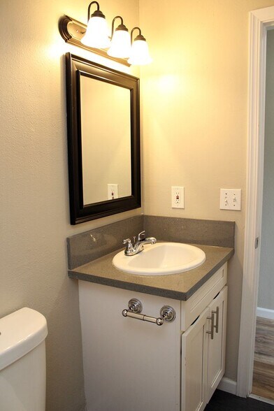 Building Photo - 4609-4609 NE Killingsworth St