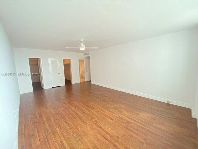 Building Photo - 5825 Collins Ave