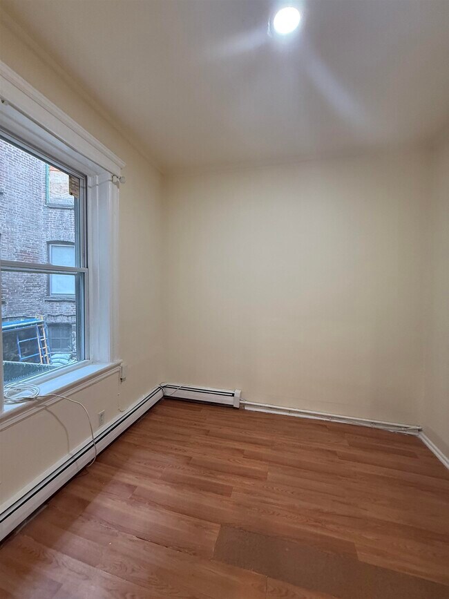 Building Photo - 14 65th St