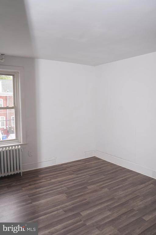 Building Photo - 132 4th Ave