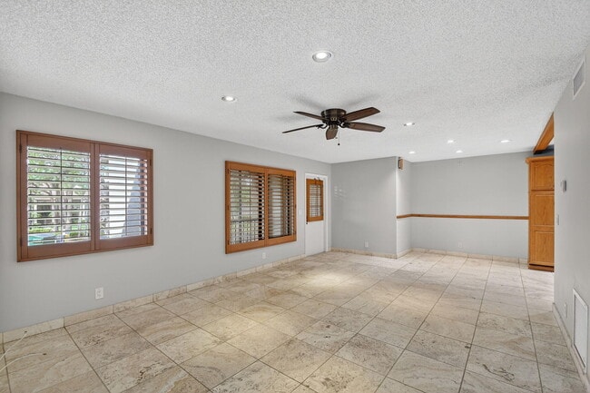 Building Photo - 511 Shady Pine Way