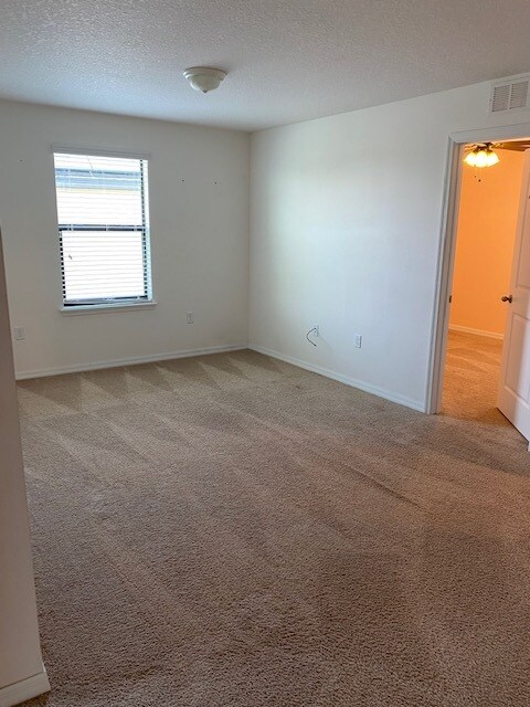 Building Photo - 610 Silverthorn Pl