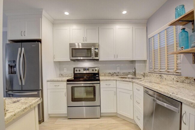 Building Photo - 650 Snug Harbor Dr