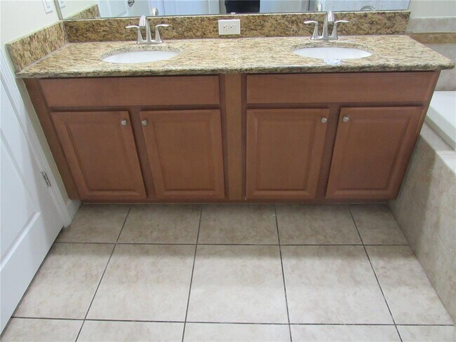 Building Photo - 1106 Lattimore Dr