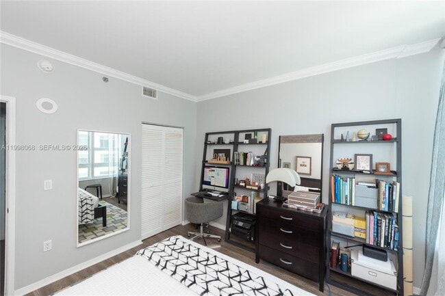 Building Photo - 950 Brickell Bay Dr