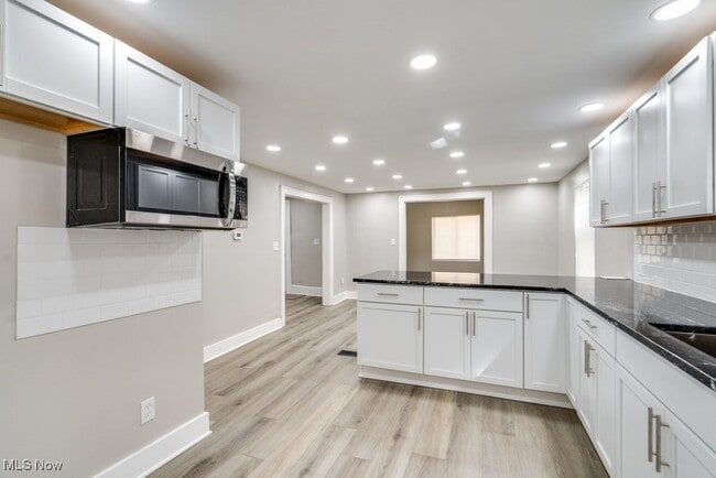 Building Photo - 920 Bloomfield Ave