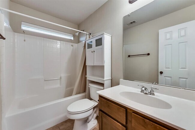 Building Photo - 11104 Seguin Dr