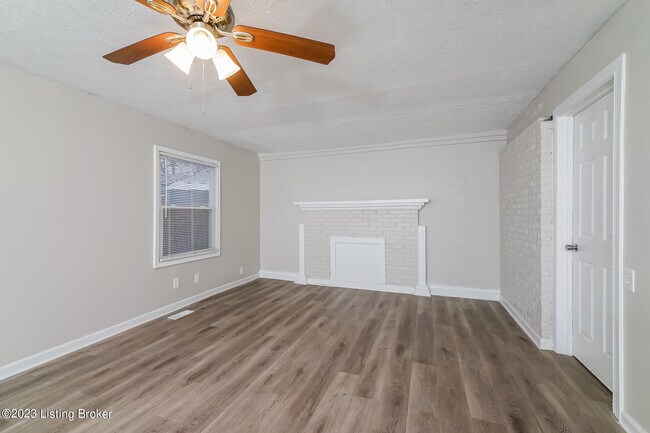 Building Photo - 5405 Tivoli Dr