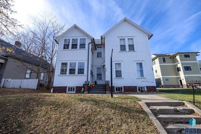 Building Photo - 611 S 2nd Ave