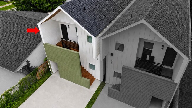 Building Photo - 405 Clearwater St