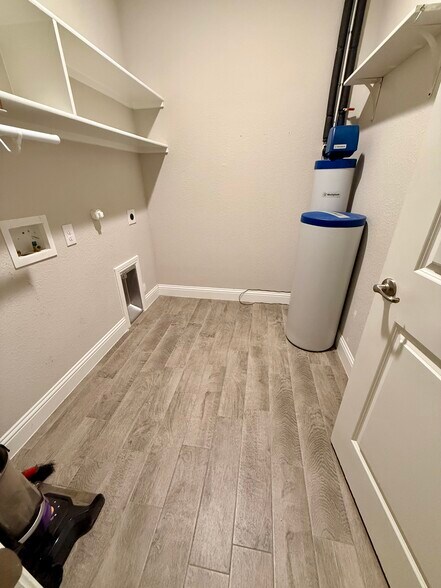 Building Photo - 504 Nicklaus Way