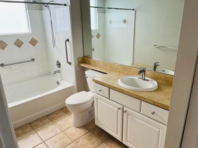 Building Photo - 6101 Myrtlewood Cir W
