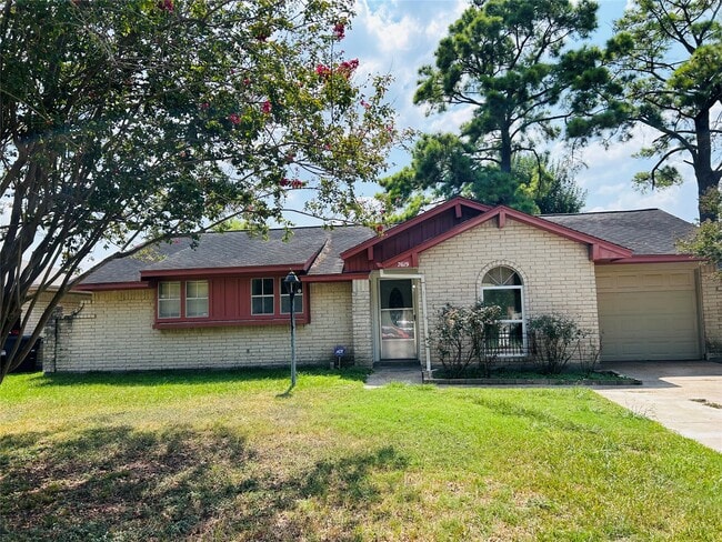 Building Photo - 7619 Vernwood St