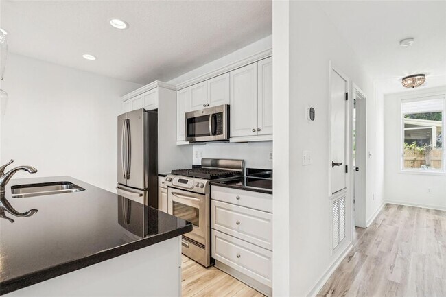 Building Photo - 1685 Laurel St