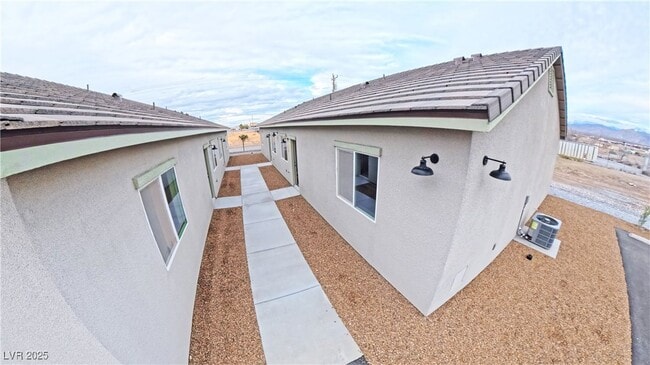 Building Photo - 1340 E Arrowhead St