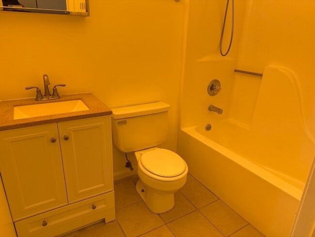 Building Photo - 419 Gibson Ln