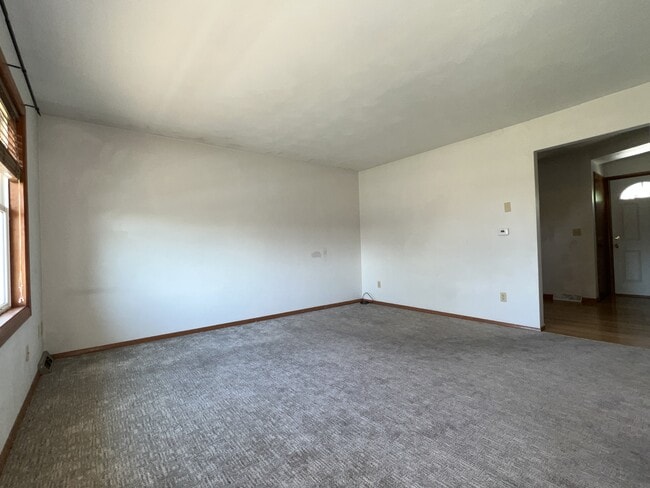 Building Photo - 3745 Hillcrest Rd
