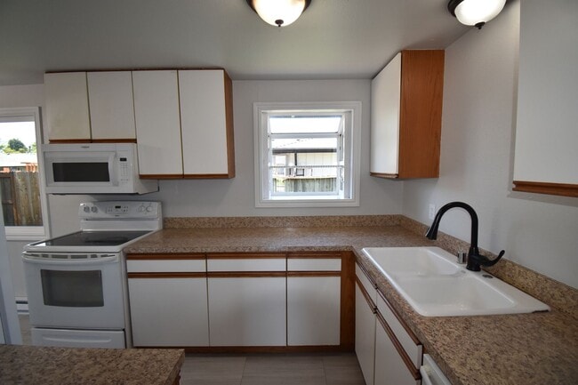 Building Photo - Elegant 4-Bedroom Corner-Lot Home