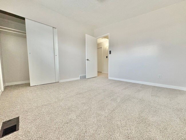 Building Photo - Renovated 3 Bed Home with Huge Yard & 2-Car Garage