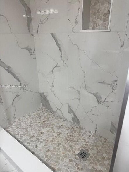 Building Photo - 709 Gardens Dr