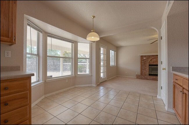 Building Photo - 7456 Luz De Lumbre Ave