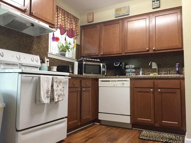 Building Photo - Athens Highlands Apts.