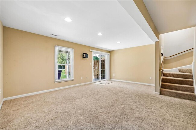 Building Photo - Luxury Townhome at Lake Linganore