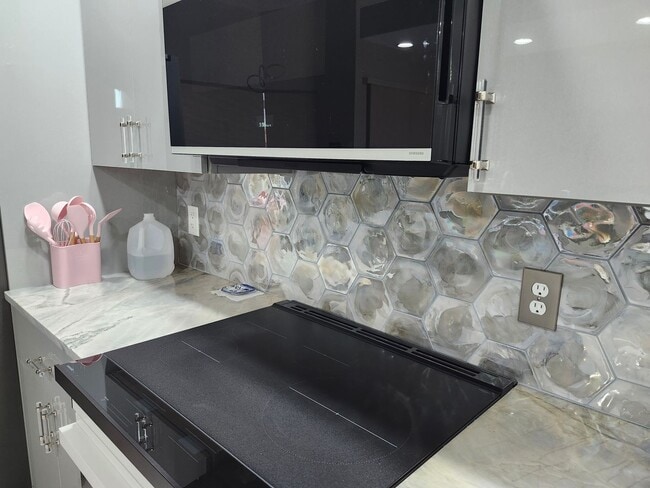 Building Photo - AVAILABLE 2027 SEASON!  TOP OF THE LINE PUNTA GORDA ISLES POOL, SALTWATERFRONT HOME FOR RENT! $74...