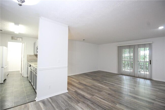 Building Photo - 204 Warm Springs Cir