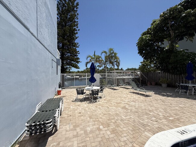Building Photo - 13155 Ixora Ct