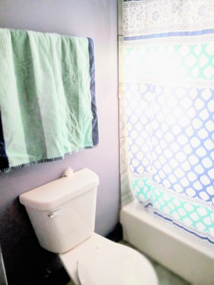 Building Photo - 11641 Mansfield St