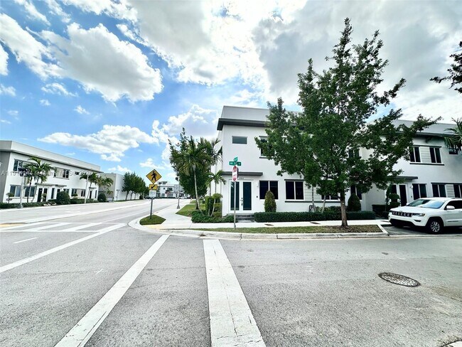 Building Photo - 10410 NW 67th St