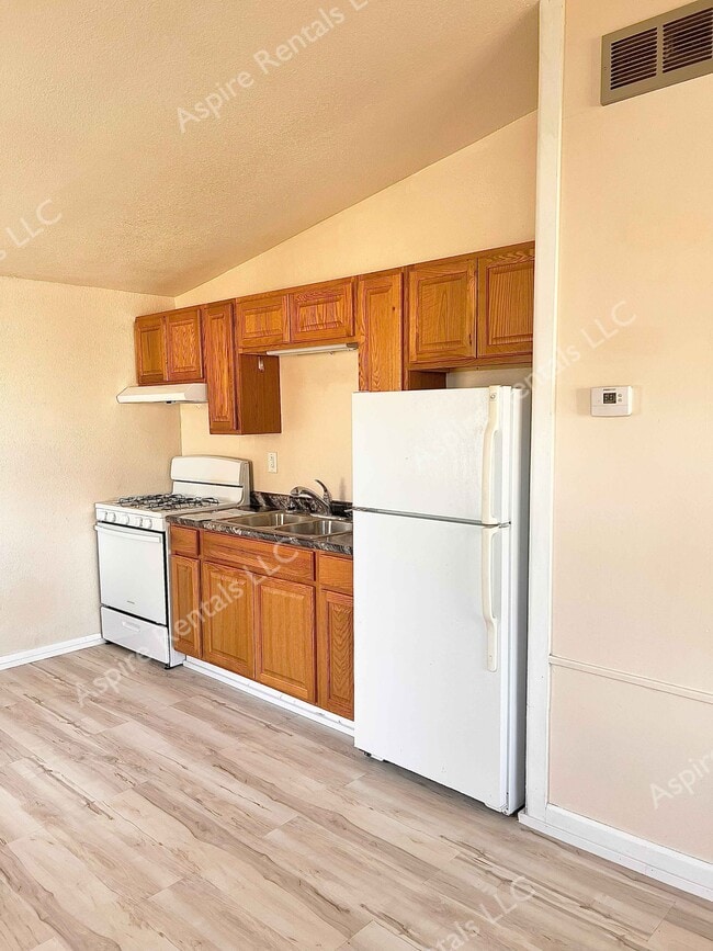 Building Photo - 214 W Worley St