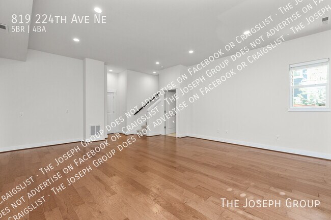 Building Photo - 819 224th Ave NE