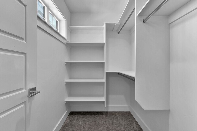Building Photo - Modern Comfort & Rustic Charm in Prime Boi...