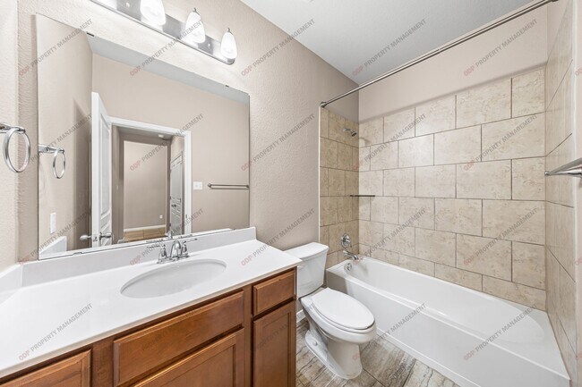 Building Photo - 3 Bedroom- 2 Bathroom in Hills of Westwood