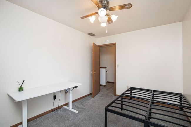 Building Photo - 936 Camp St