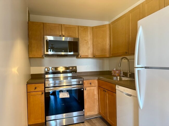 Building Photo - 655 W Irving Park Rd