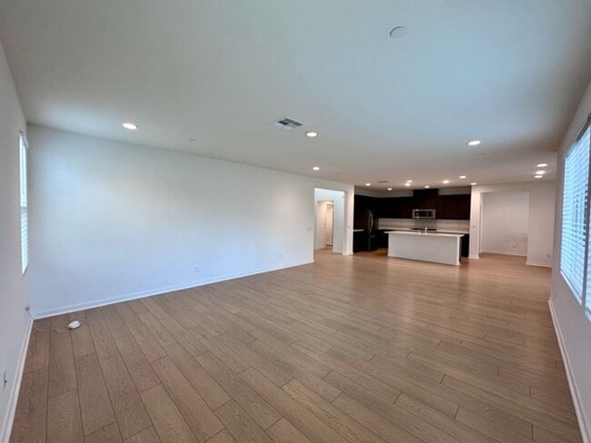 Building Photo - Spacious 4 Bedroom Home for Lease in Winch...