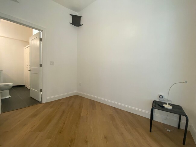 Building Photo - Newly Built 1-Bedroom with Luxury Finishes...