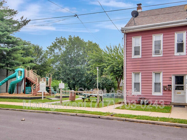 Primary Photo - 658 Walnut St