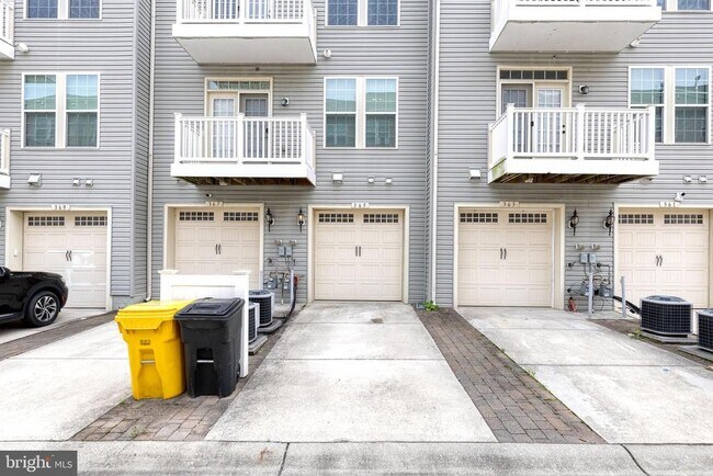 Building Photo - 365 Chessington Dr
