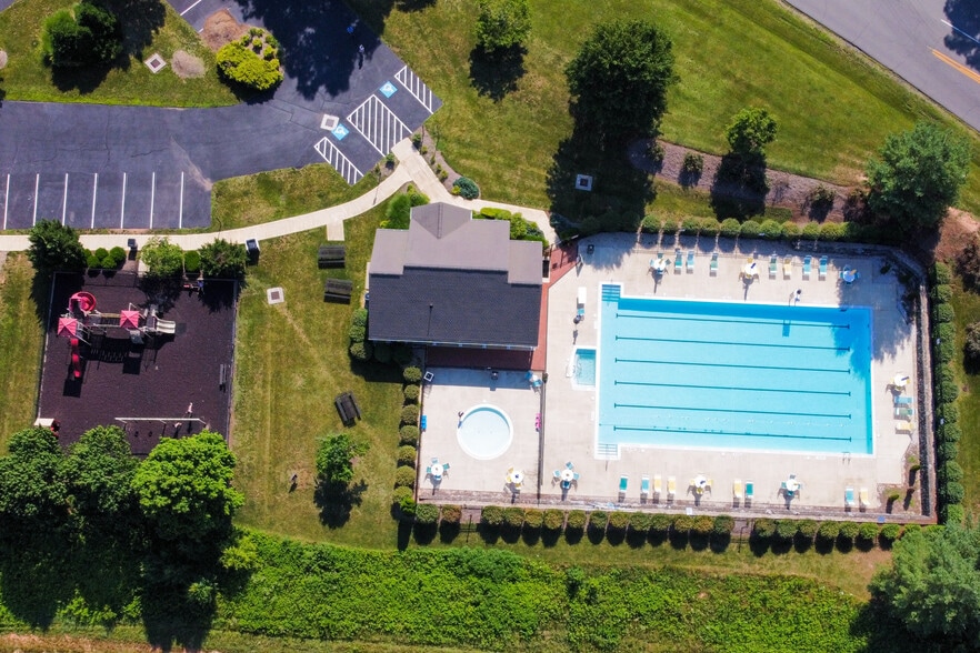 community swimming pool and playground - 35270 Overlook Dr