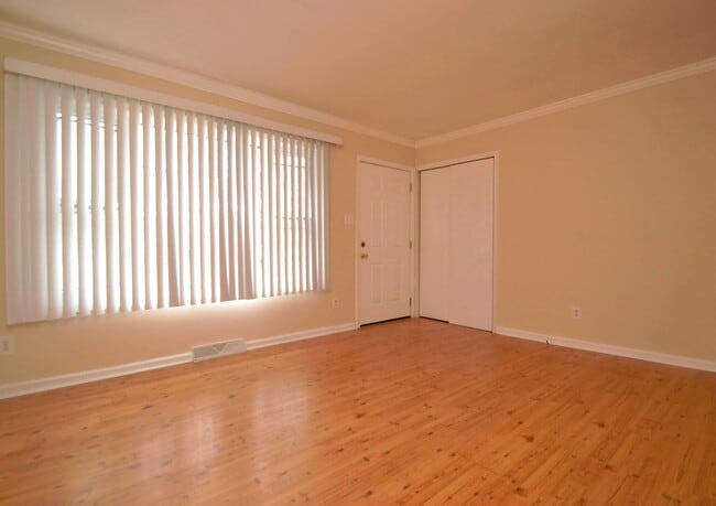 Building Photo - 3BR Ranch – Near Whitewater Center & I-485