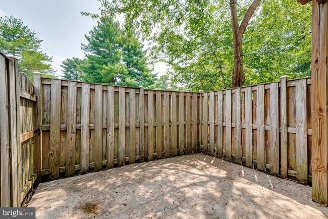 Building Photo - 1663 Hart Ct