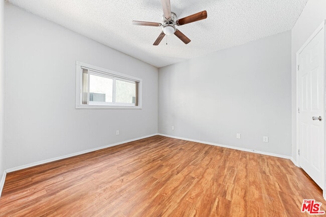 Building Photo - 14937 Dickens St