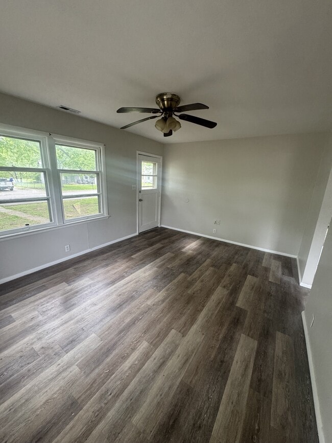 Building Photo - 3401 SE Ohio Ave