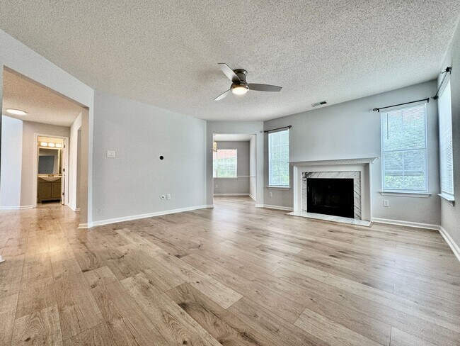 Building Photo - 4-Bedroom Home Castleton Ready 07-16-26! A Pet-Friendly Home - All Appliances - Fenced Yard - Exc...