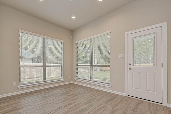 Building Photo - 348 Rise Ln