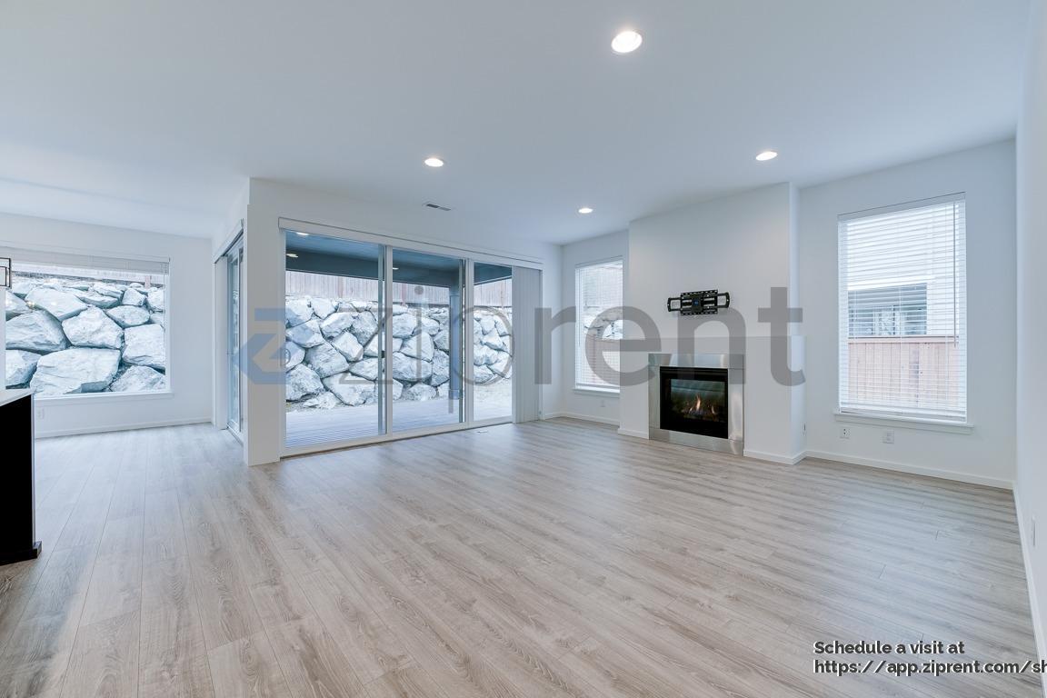 Building Photo - 16401 26th St E